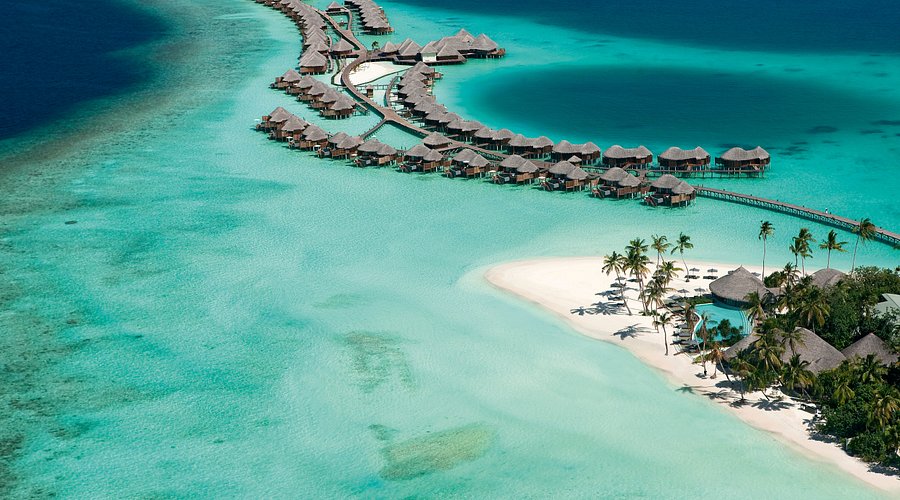 Constance Halaveli – Lagoon Berbentuk Bulan Sabit